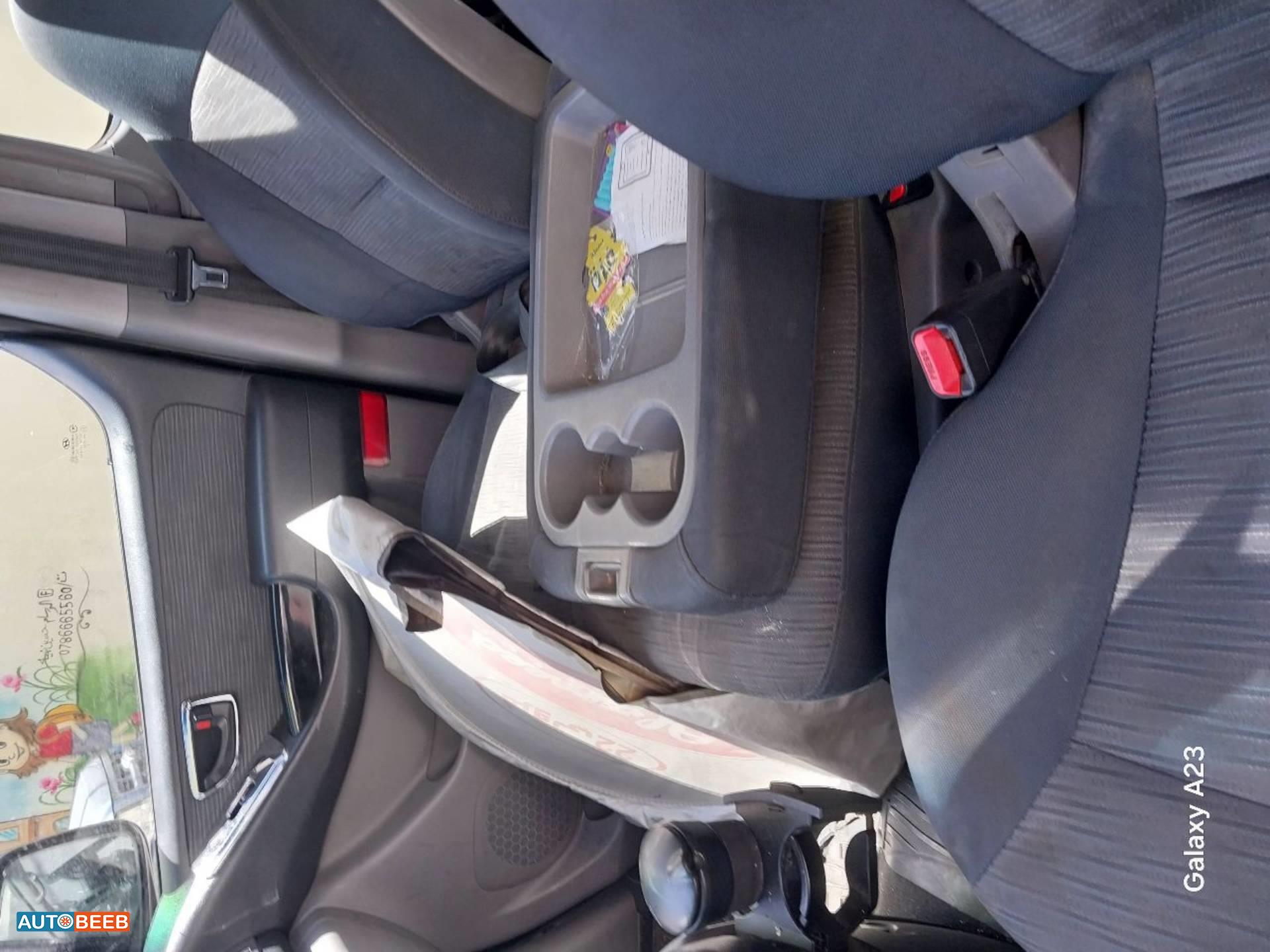 ميني باص هيونداي 2012