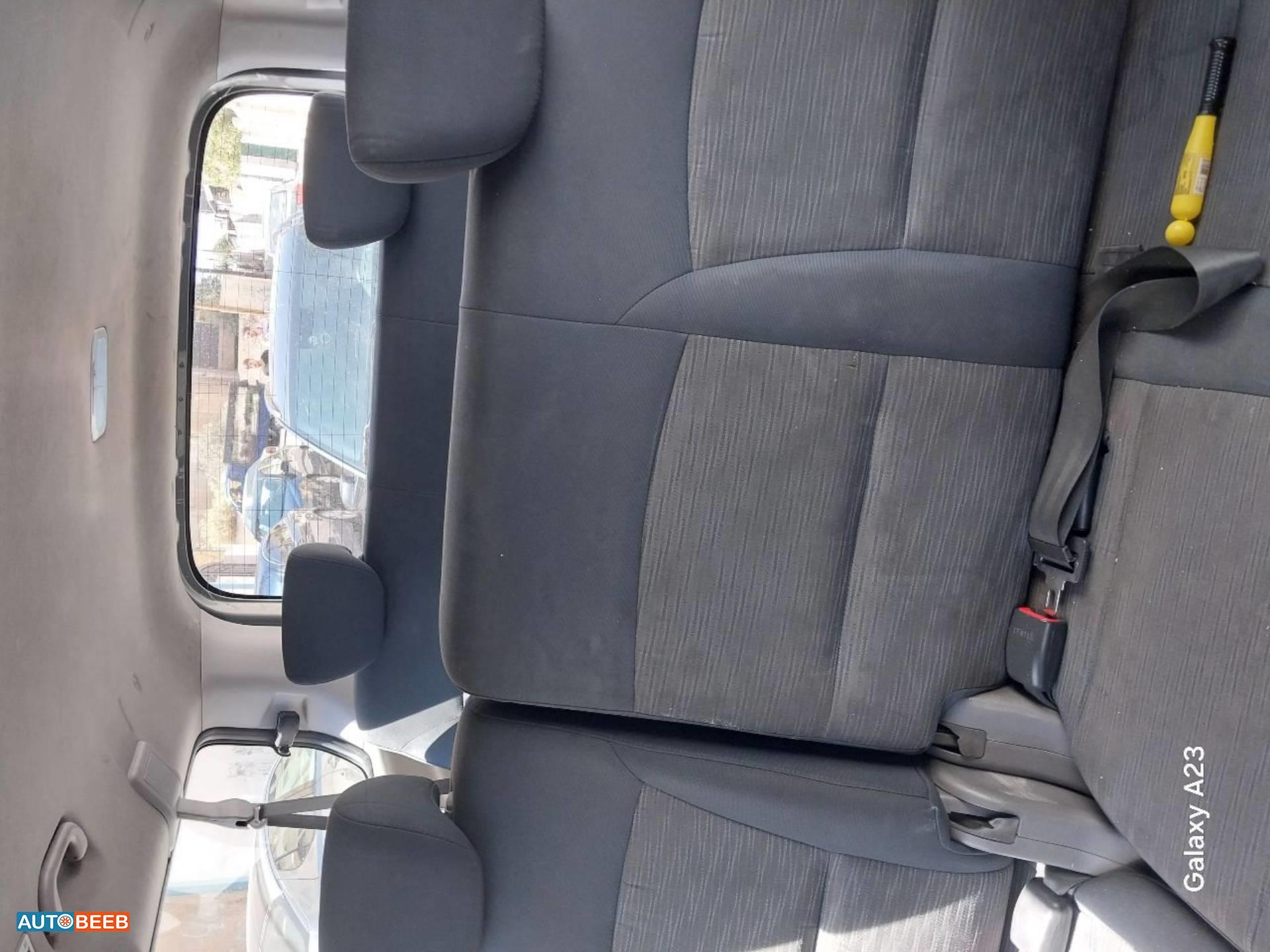 ميني باص هيونداي 2012