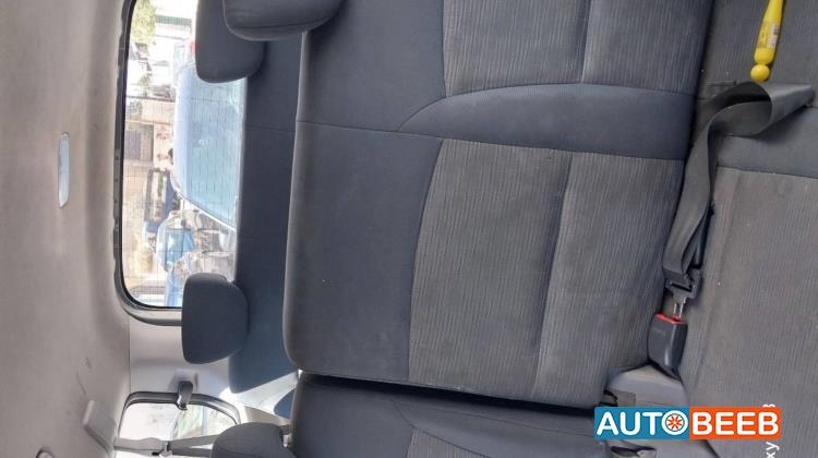 ميني باص هيونداي 2012