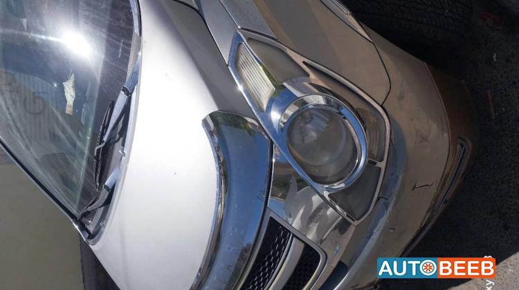 ميني باص هيونداي 2012