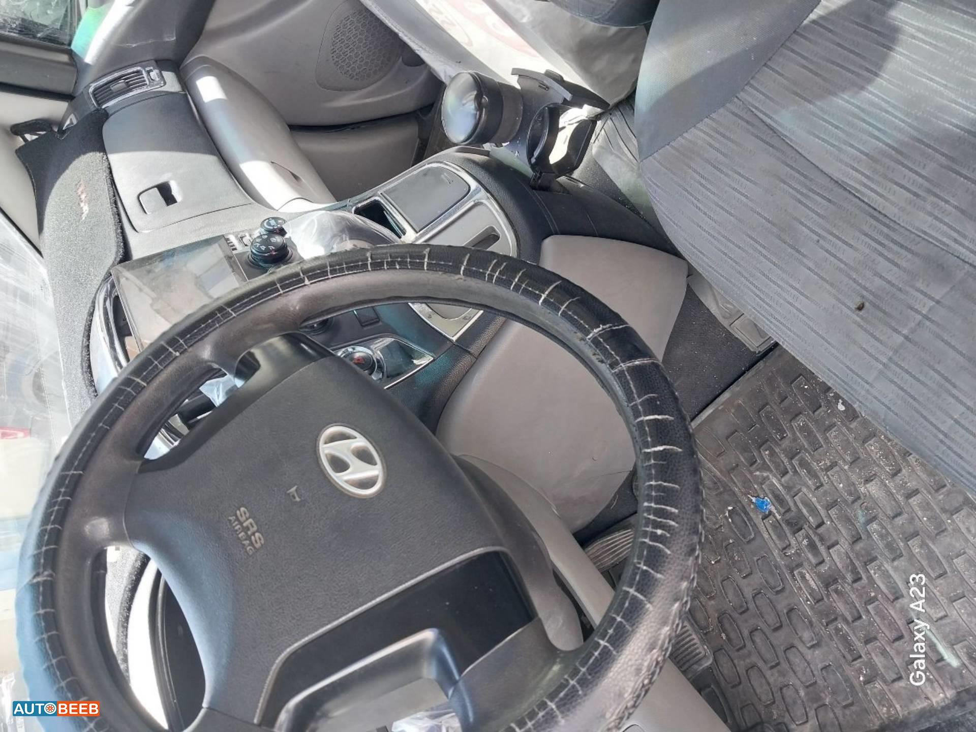 ميني باص هيونداي 2012