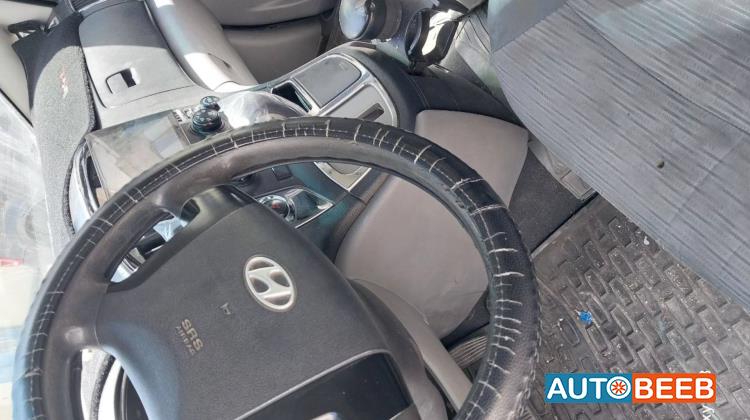 ميني باص هيونداي 2012