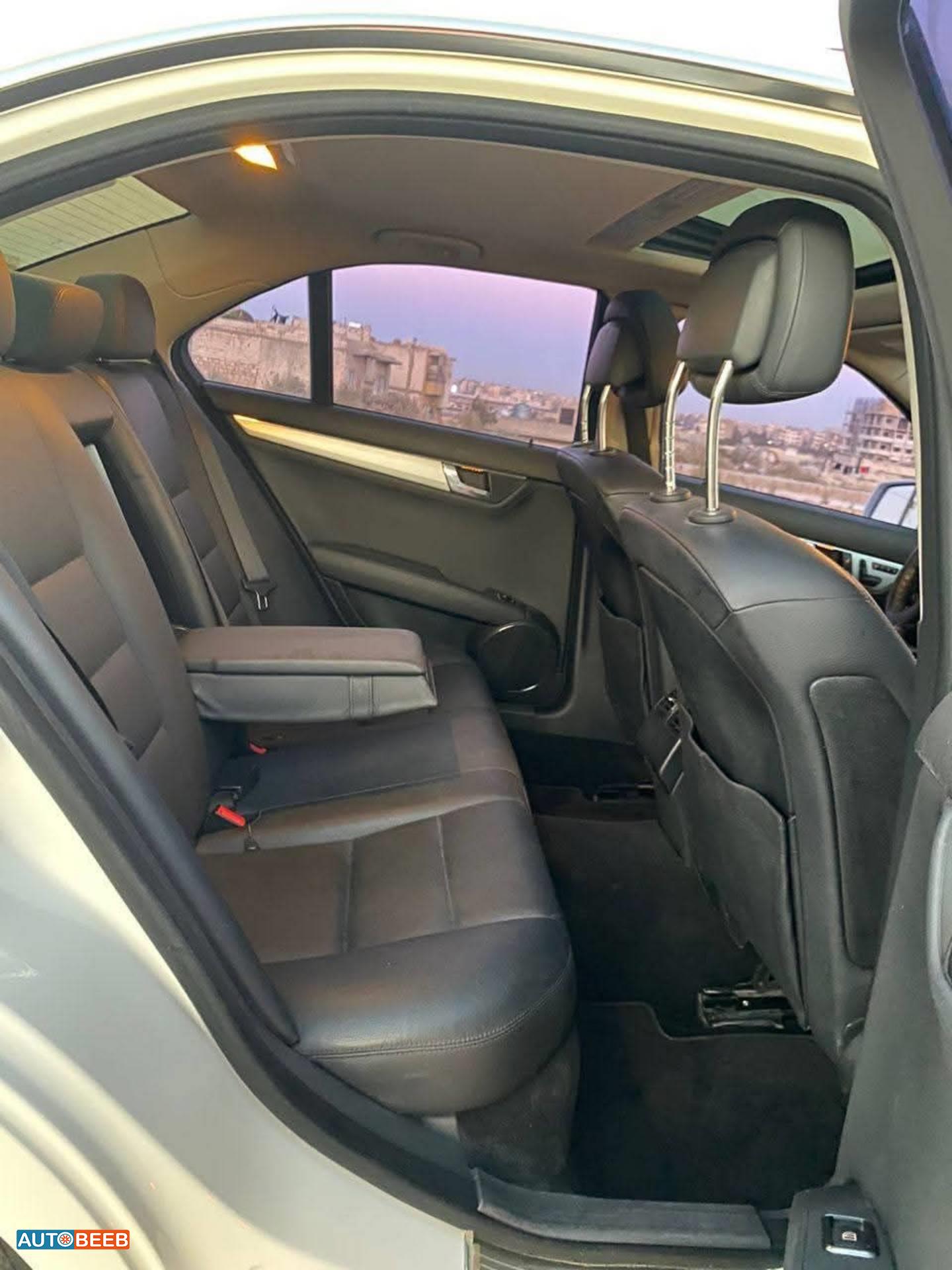 مرسيدس بنز C200 2011