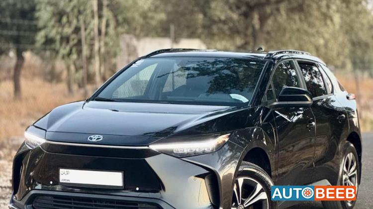 تويوتا bZ4X 2023