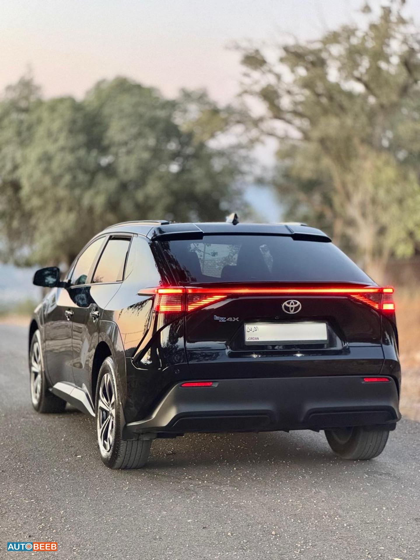 تويوتا bZ4X 2023