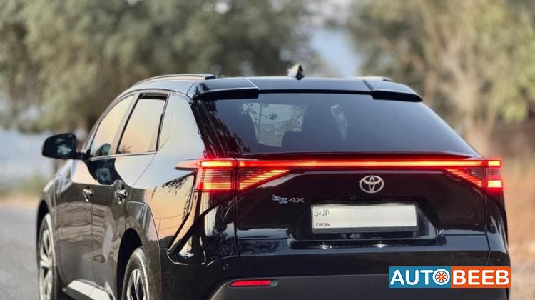 تويوتا bZ4X 2023