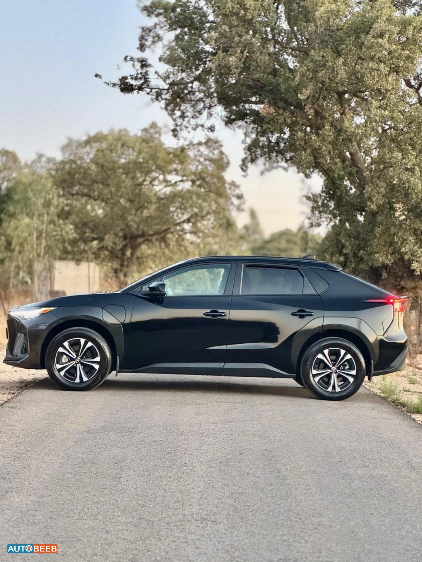 تويوتا bZ4X 2023