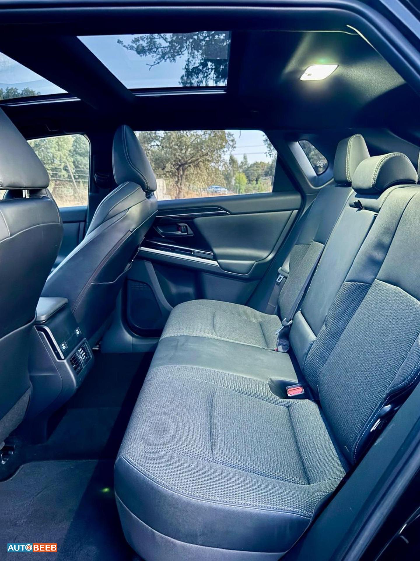 تويوتا bZ4X 2023