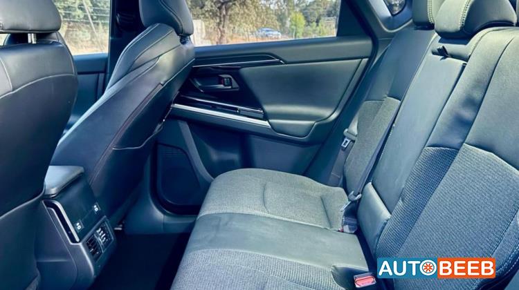 تويوتا bZ4X 2023