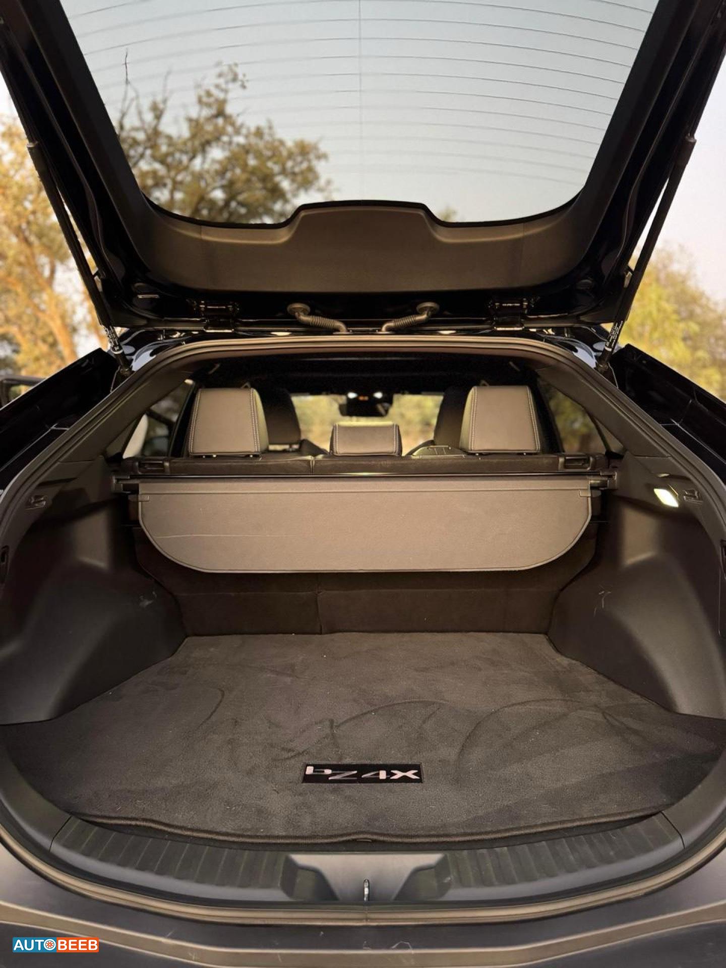 تويوتا bZ4X 2023