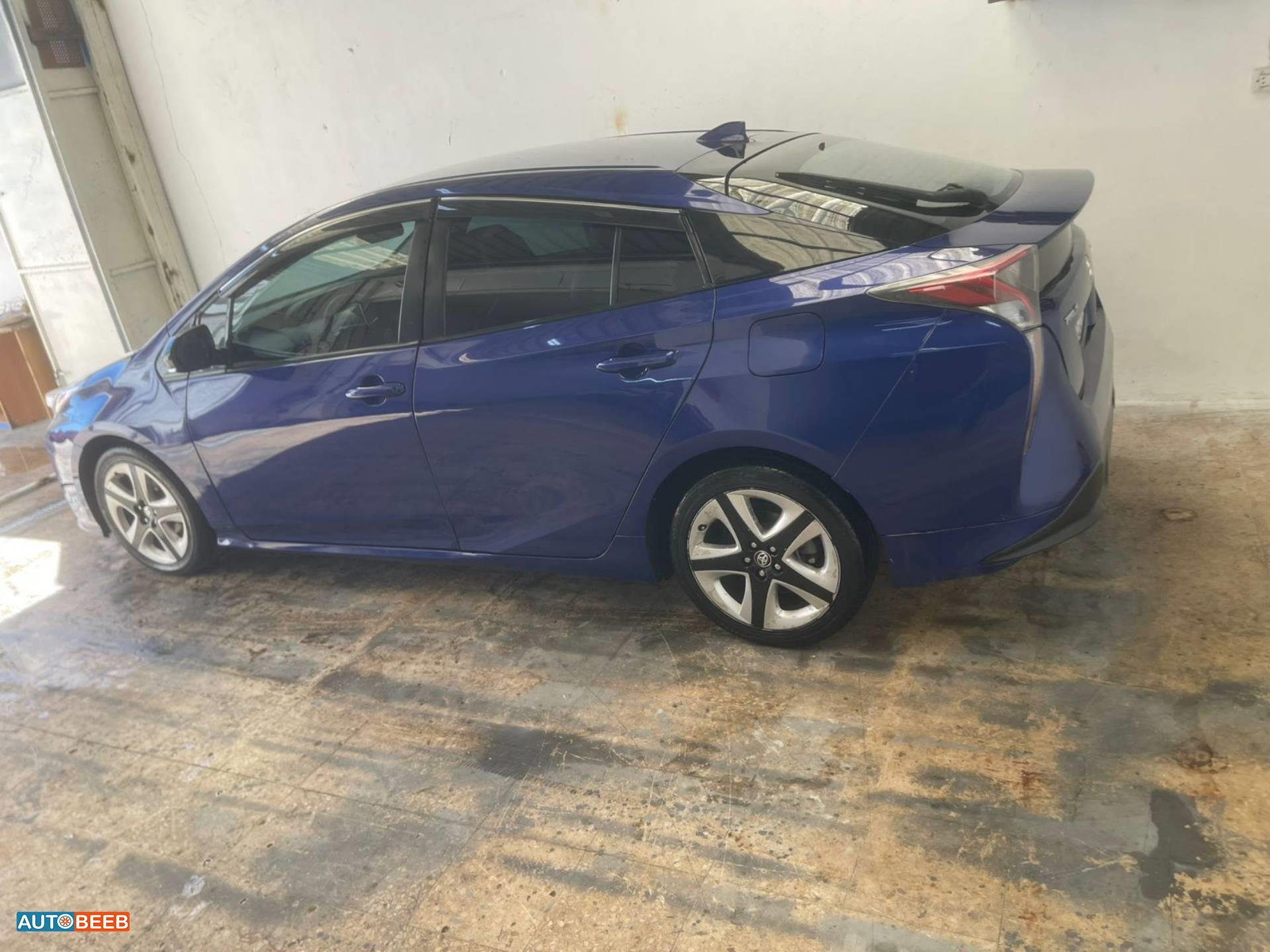 تويوتا بريوس 2016