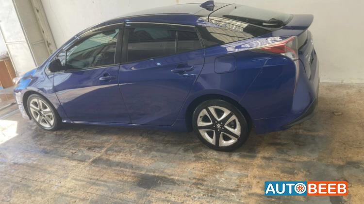 تويوتا بريوس 2016