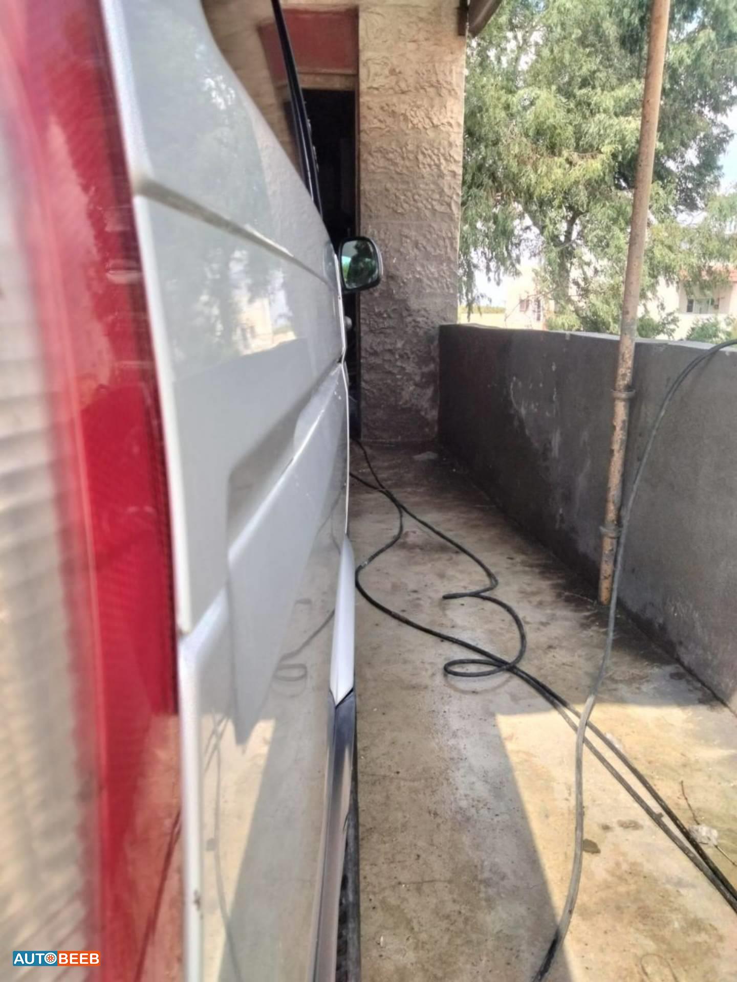 ميني فان مرسيدس بنز 2007