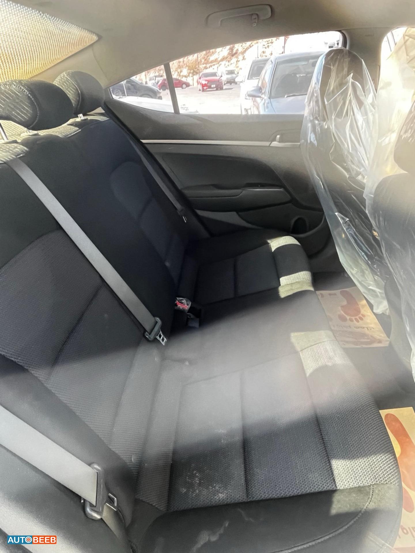 Hyundai Elantra 2017