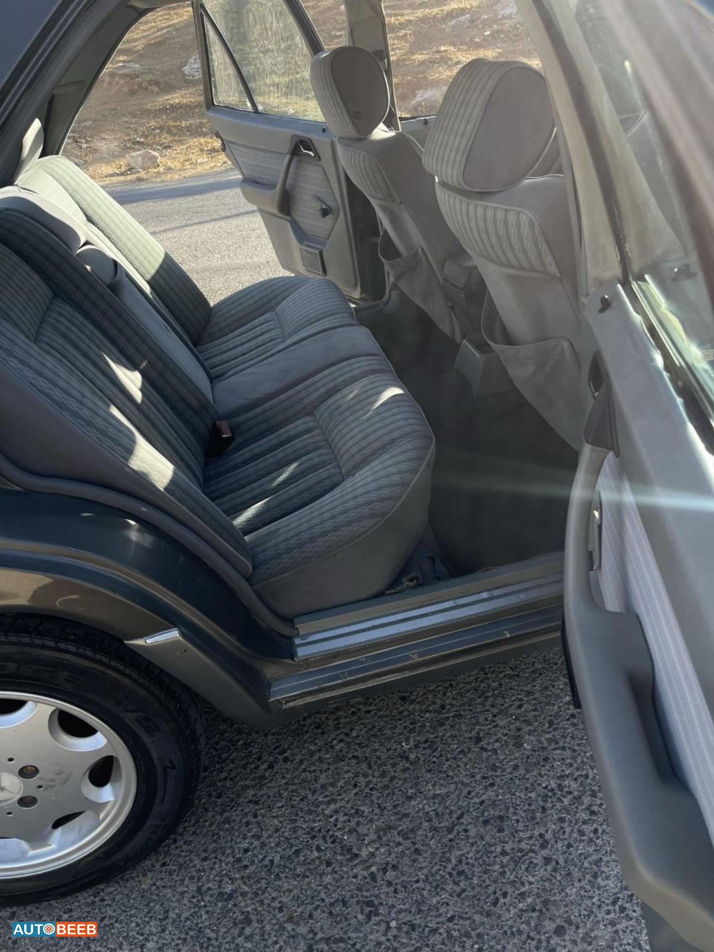 مرسيدس بنز E200 1990