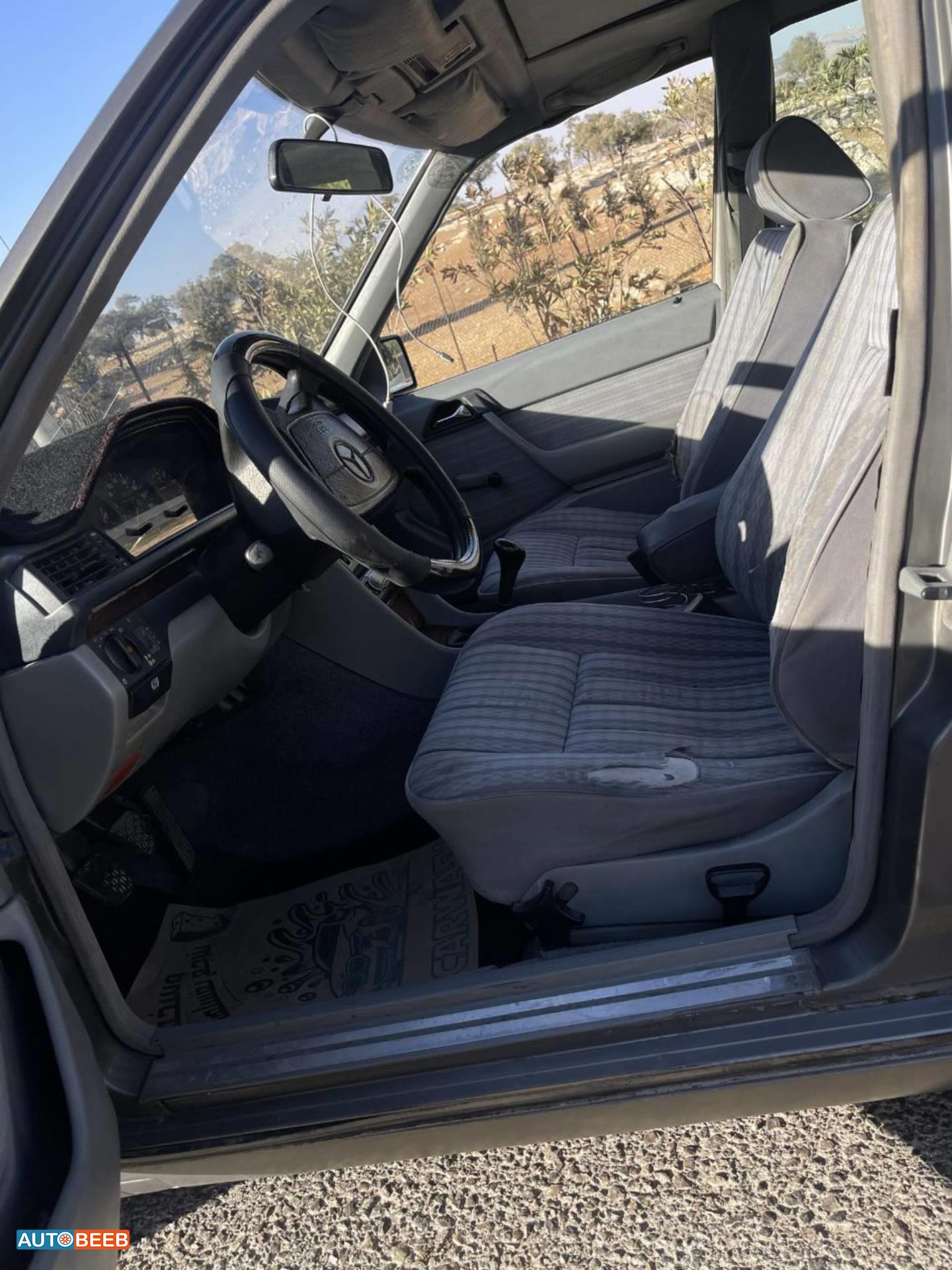 مرسيدس بنز E200 1990
