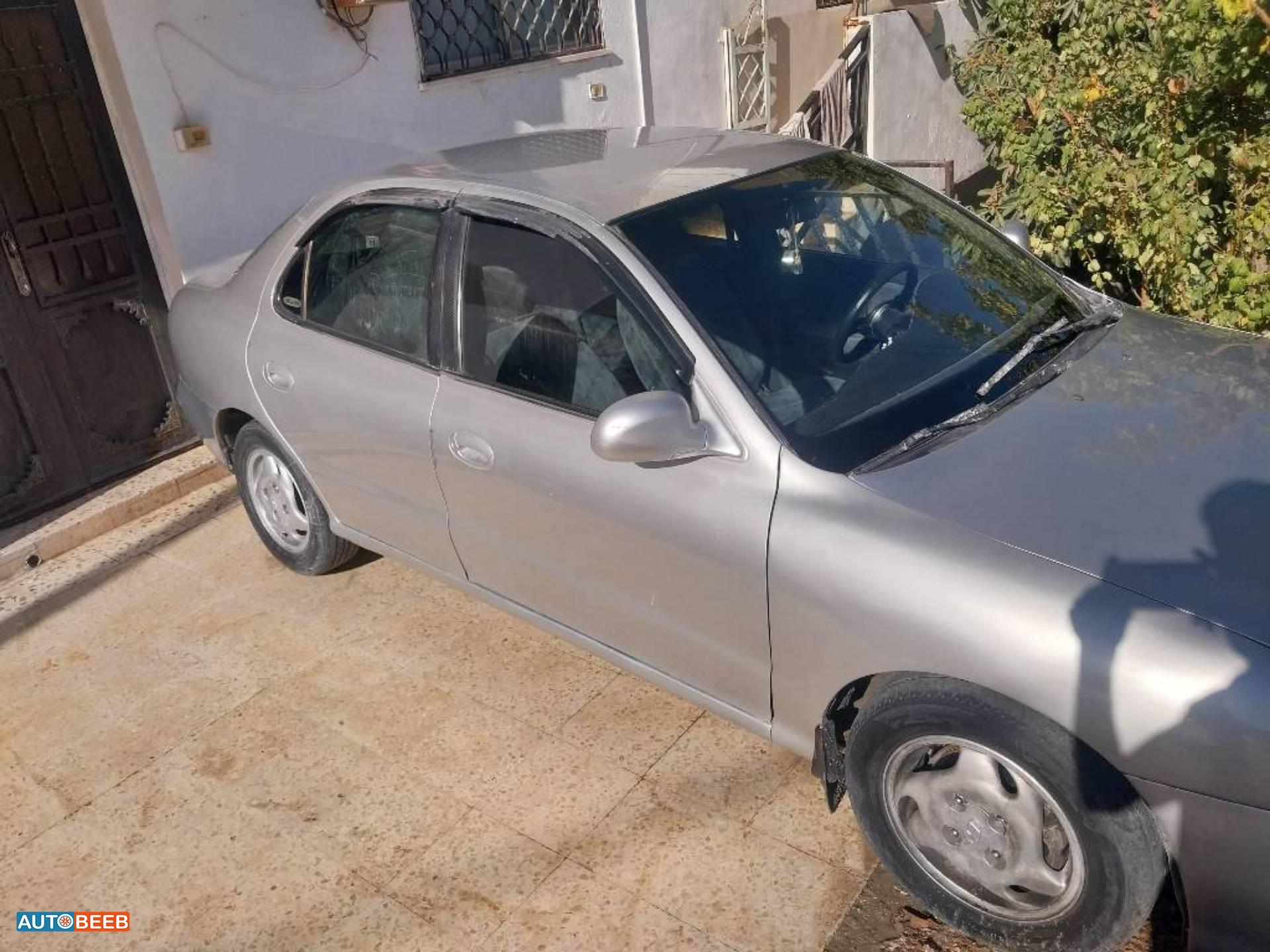 هيونداي افانتي 1996