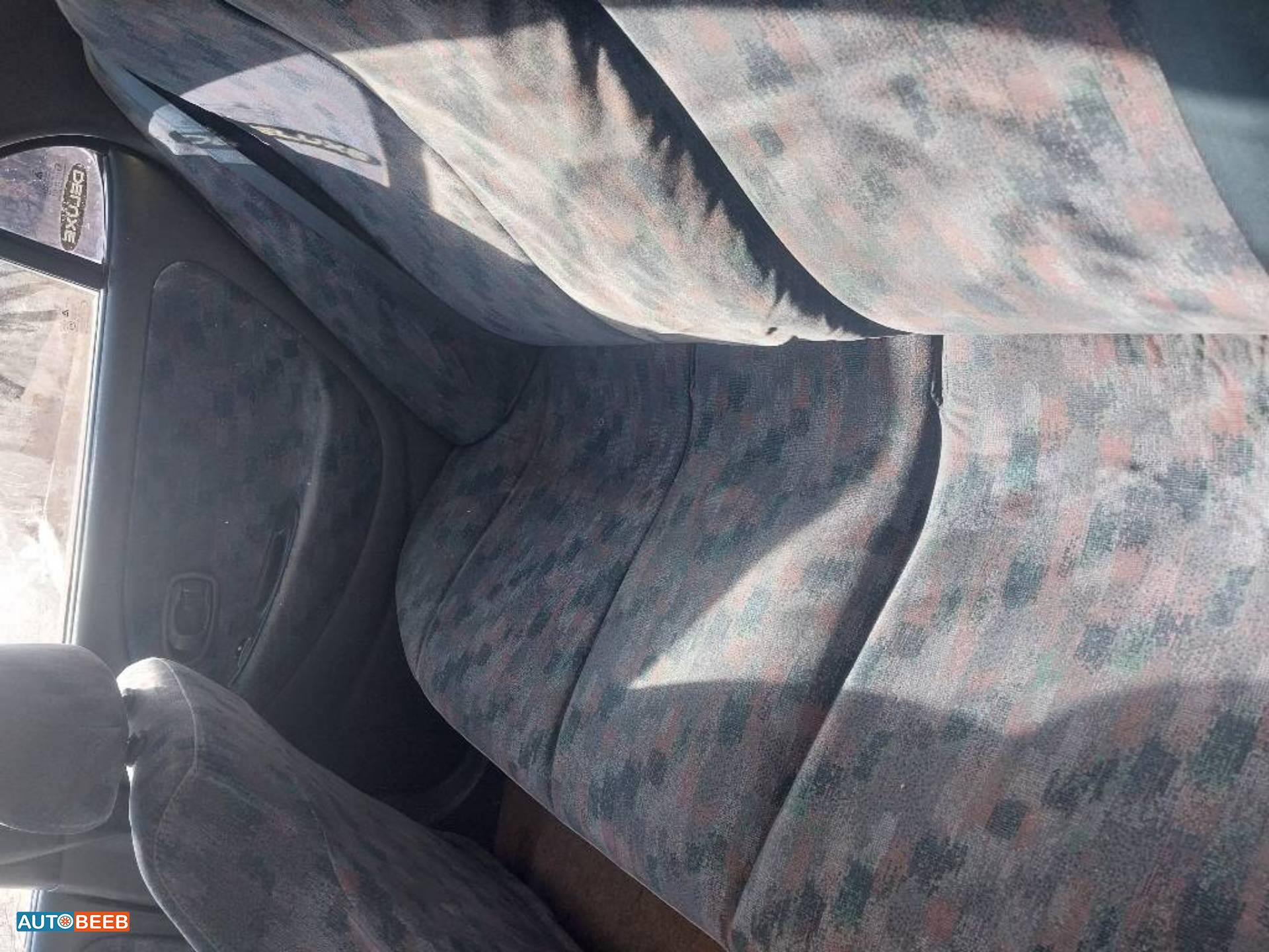 هيونداي افانتي 1996