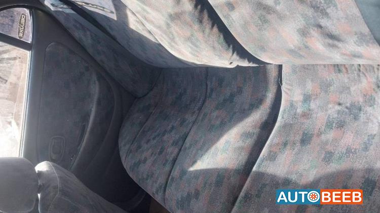 هيونداي افانتي 1996