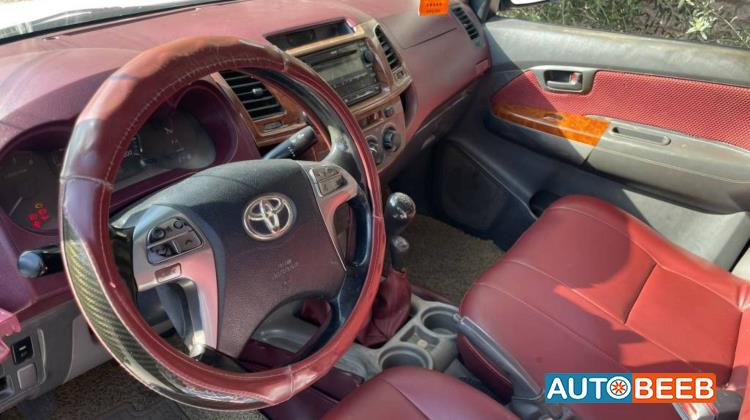 Toyota Hilux 2013