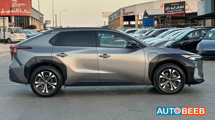 تويوتا bZ4X 2022