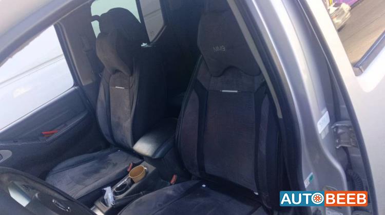 نيسان نافارا 2011