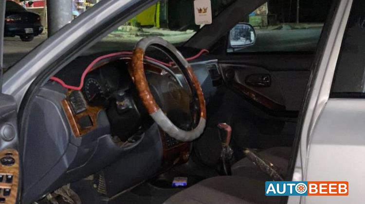 هيونداي افانتي 2001