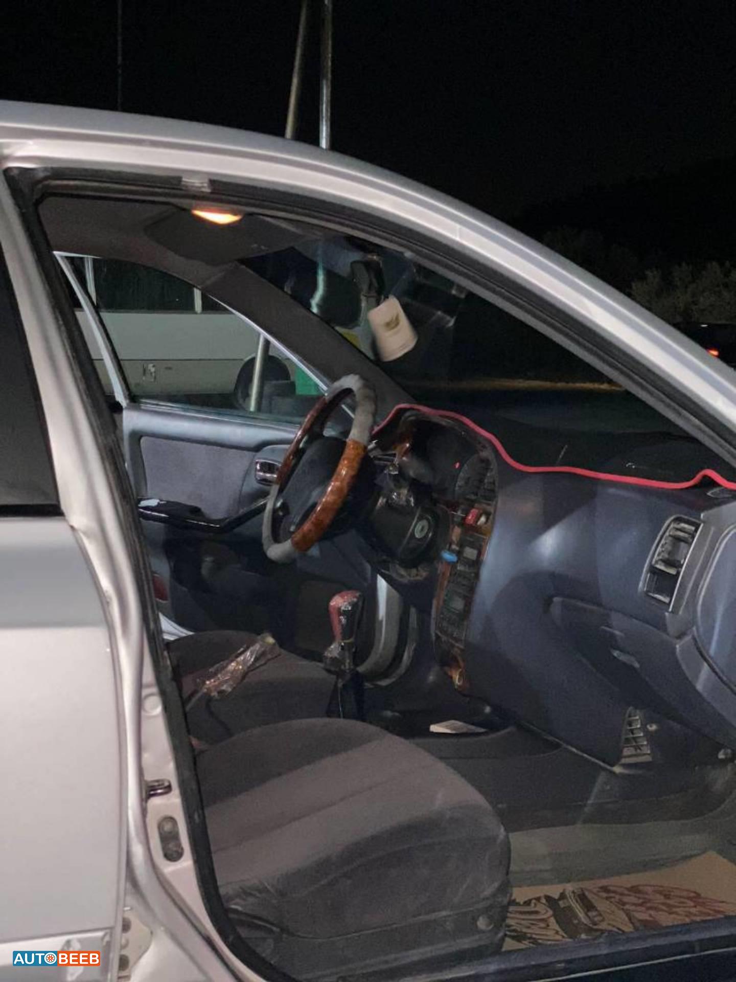 هيونداي افانتي 2001