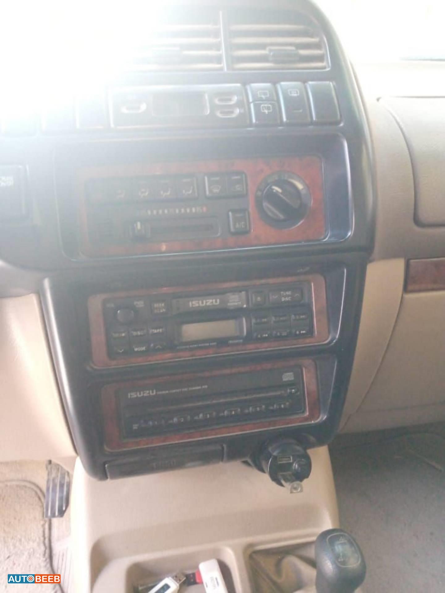 ايسوزو ترووبر 1998