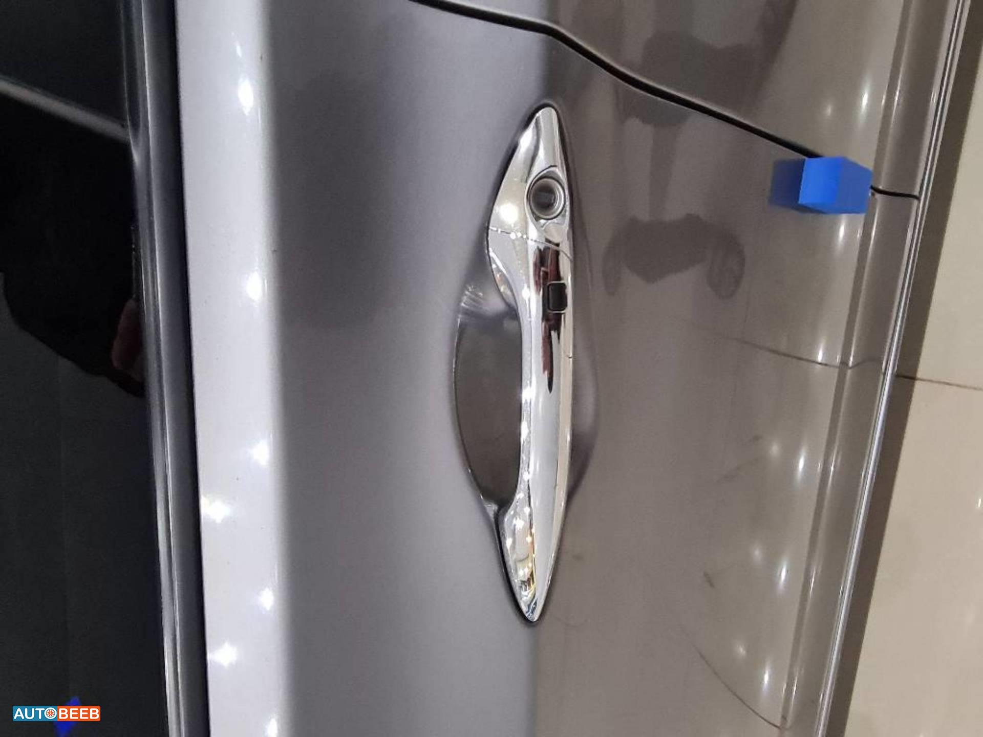 Hyundai Elantra 2012