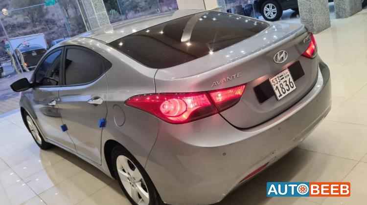 Hyundai Elantra 2012