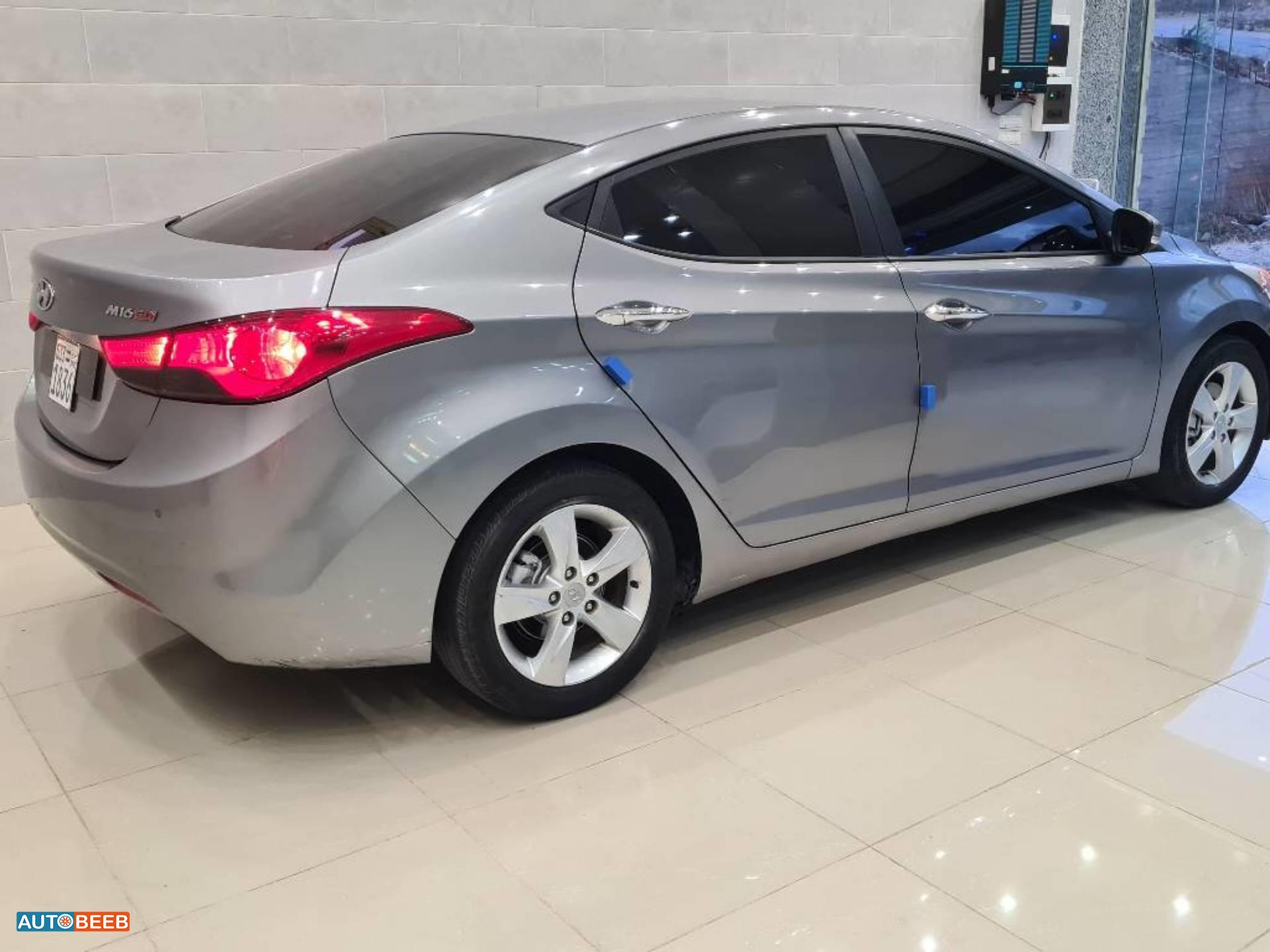 Hyundai Elantra 2012