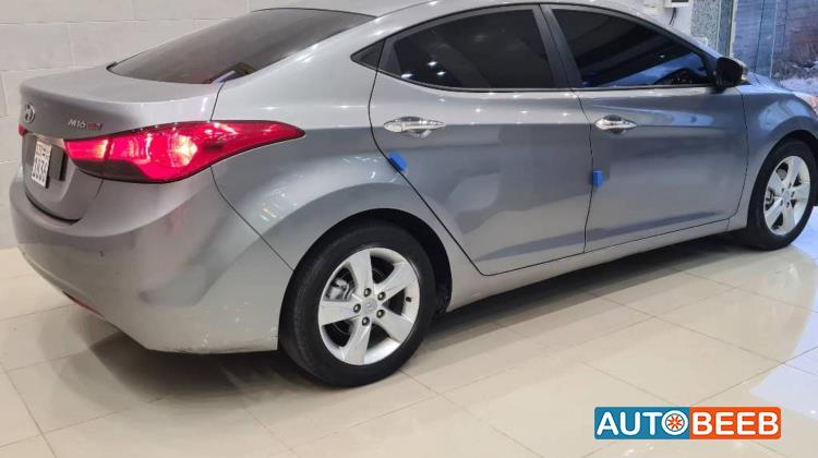 Hyundai Elantra 2012