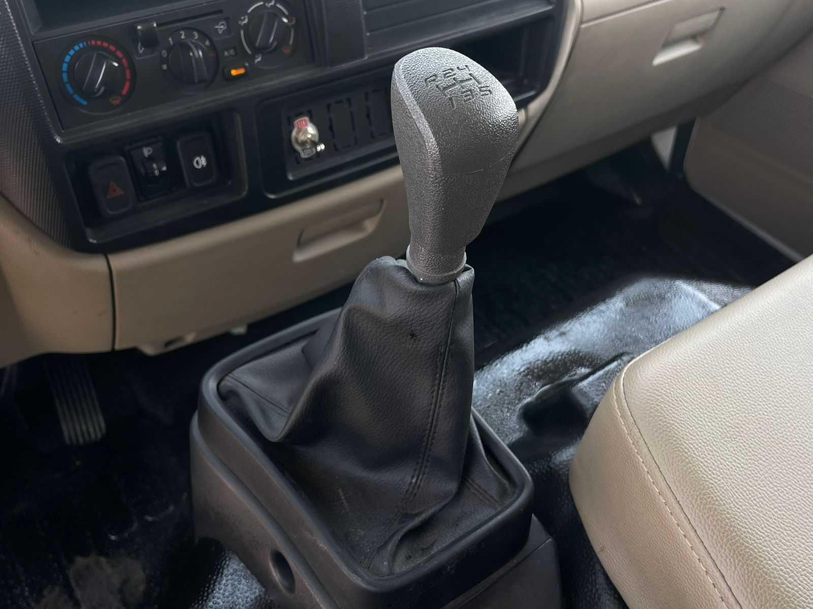 Box Ashok Leyland 2024