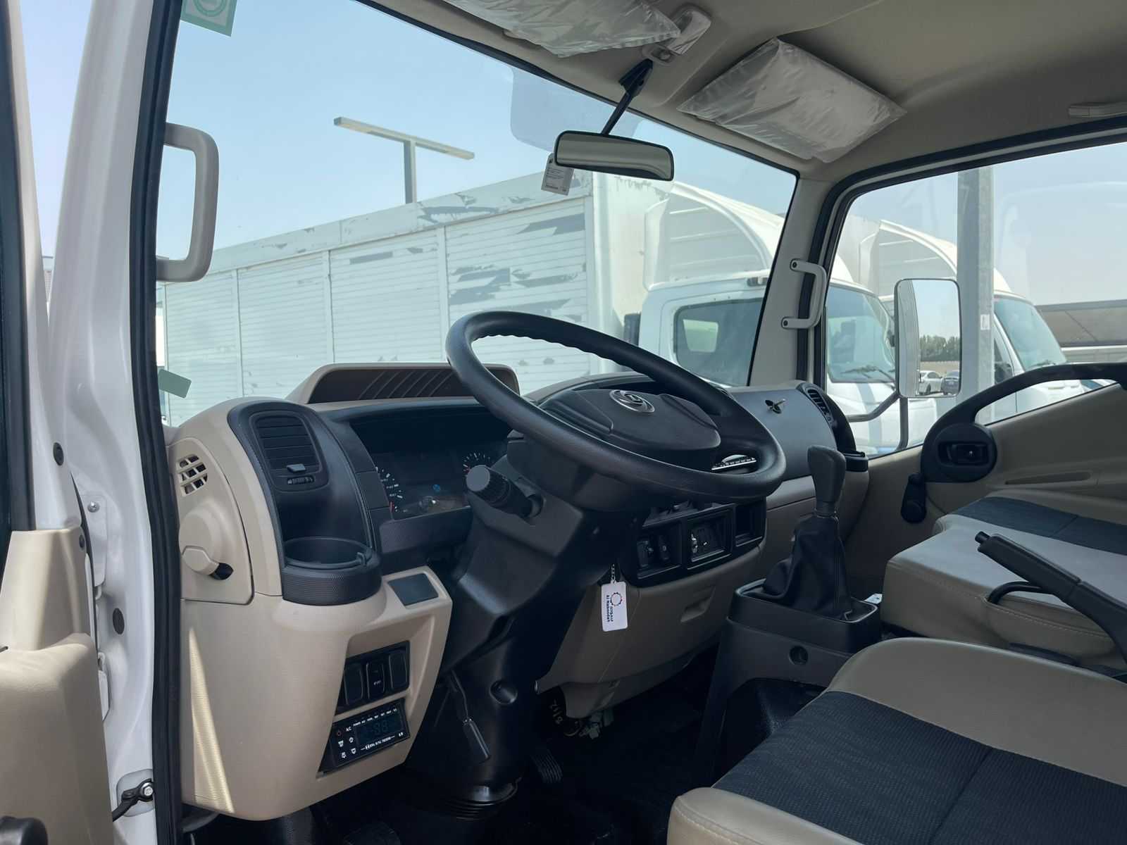 Box Ashok Leyland 2024