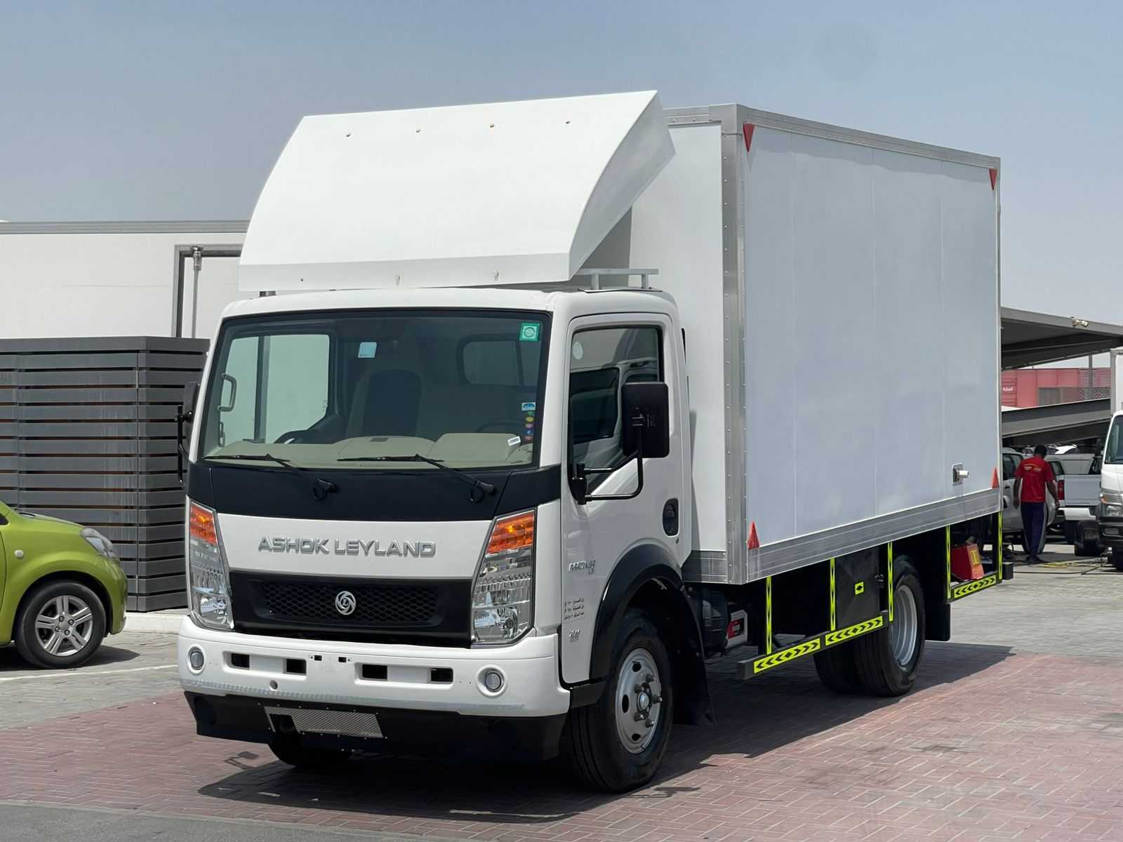 Box Ashok Leyland 2024