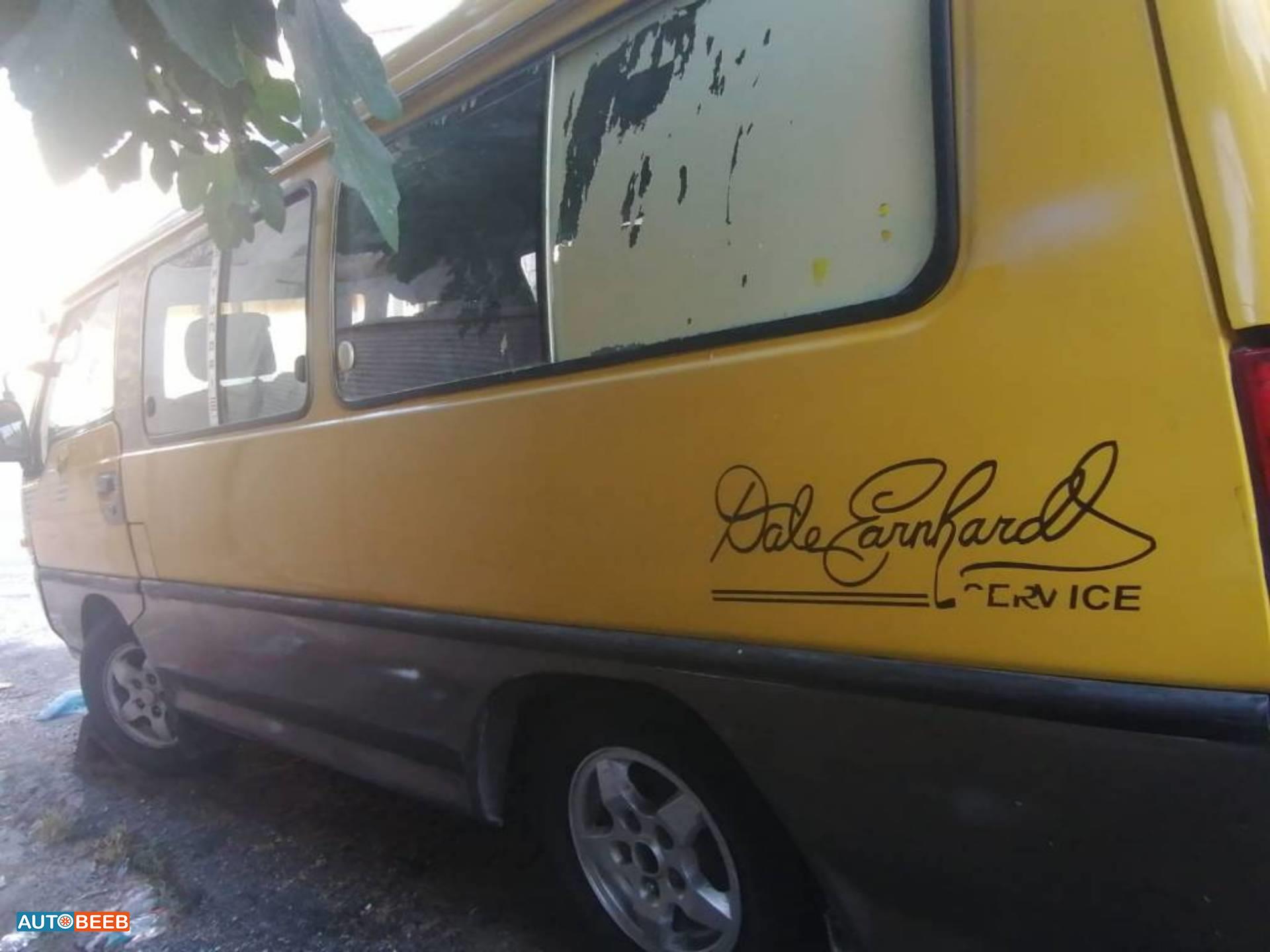 ميني باص هيونداي 2001