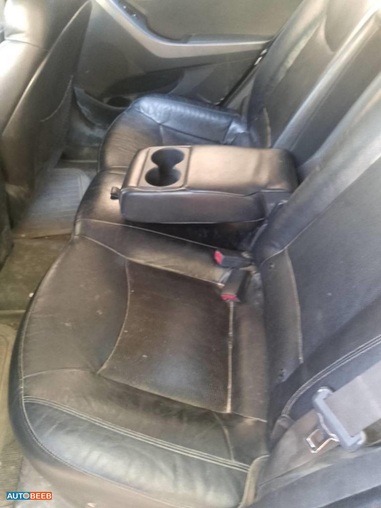 هيونداي افانتي 2011