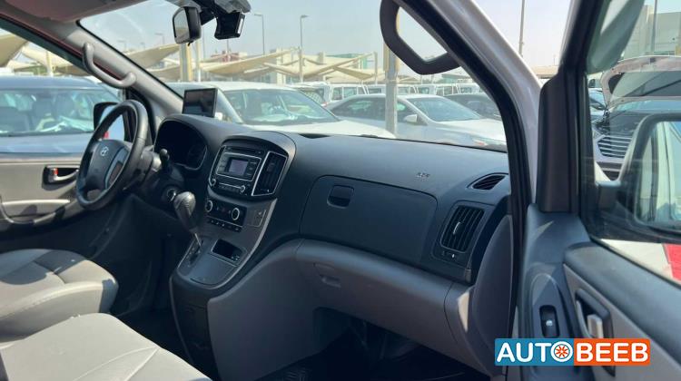 Minivan Hyundai 2021