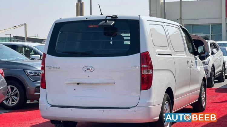 Minivan Hyundai 2021