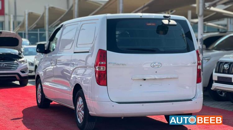 Minivan Hyundai 2021