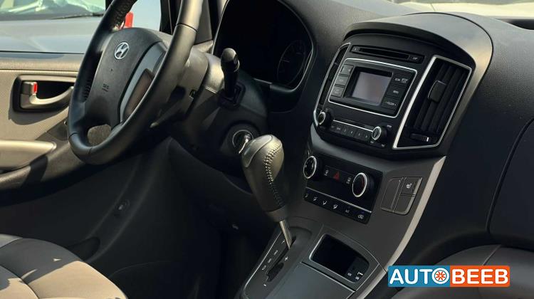 Minivan Hyundai 2021