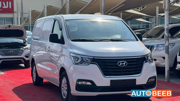 Minivan Hyundai 2021