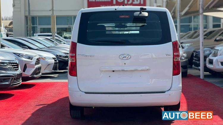 Minivan Hyundai 2021