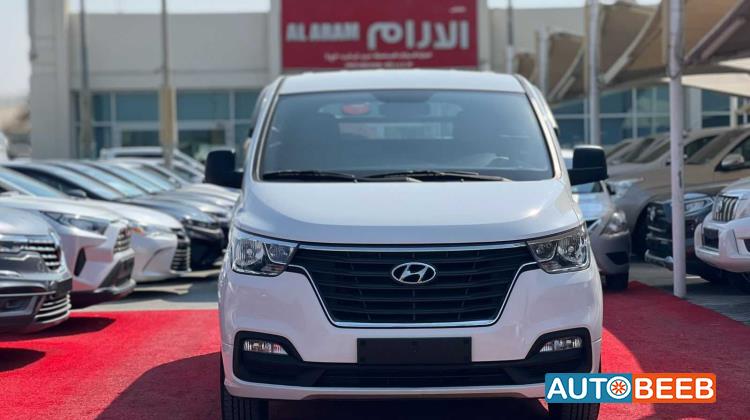 Minivan Hyundai 2021