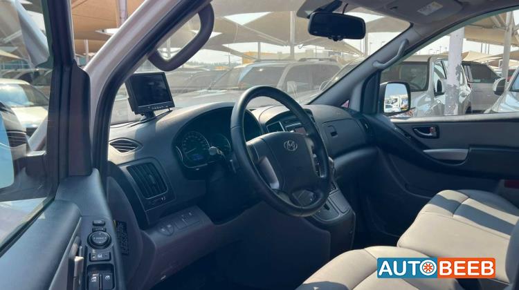 Minivan Hyundai 2021