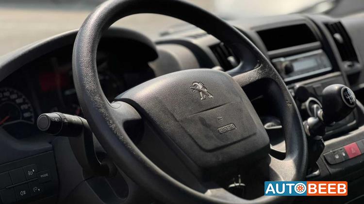 Minivan Peugeot 2023