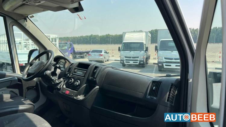 Minivan Peugeot 2023