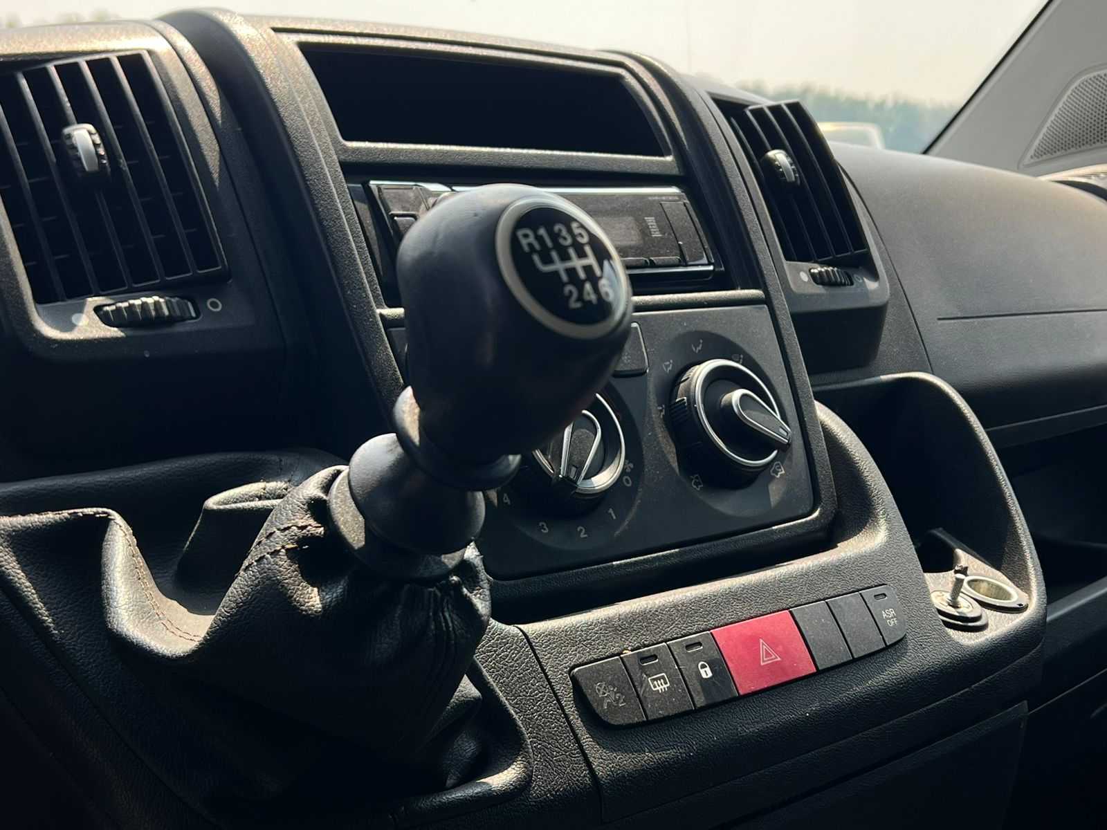 Minivan Peugeot 2023