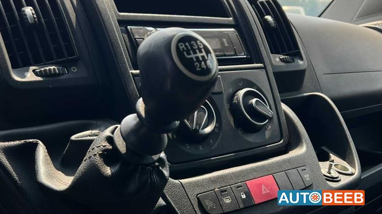 Minivan Peugeot 2023